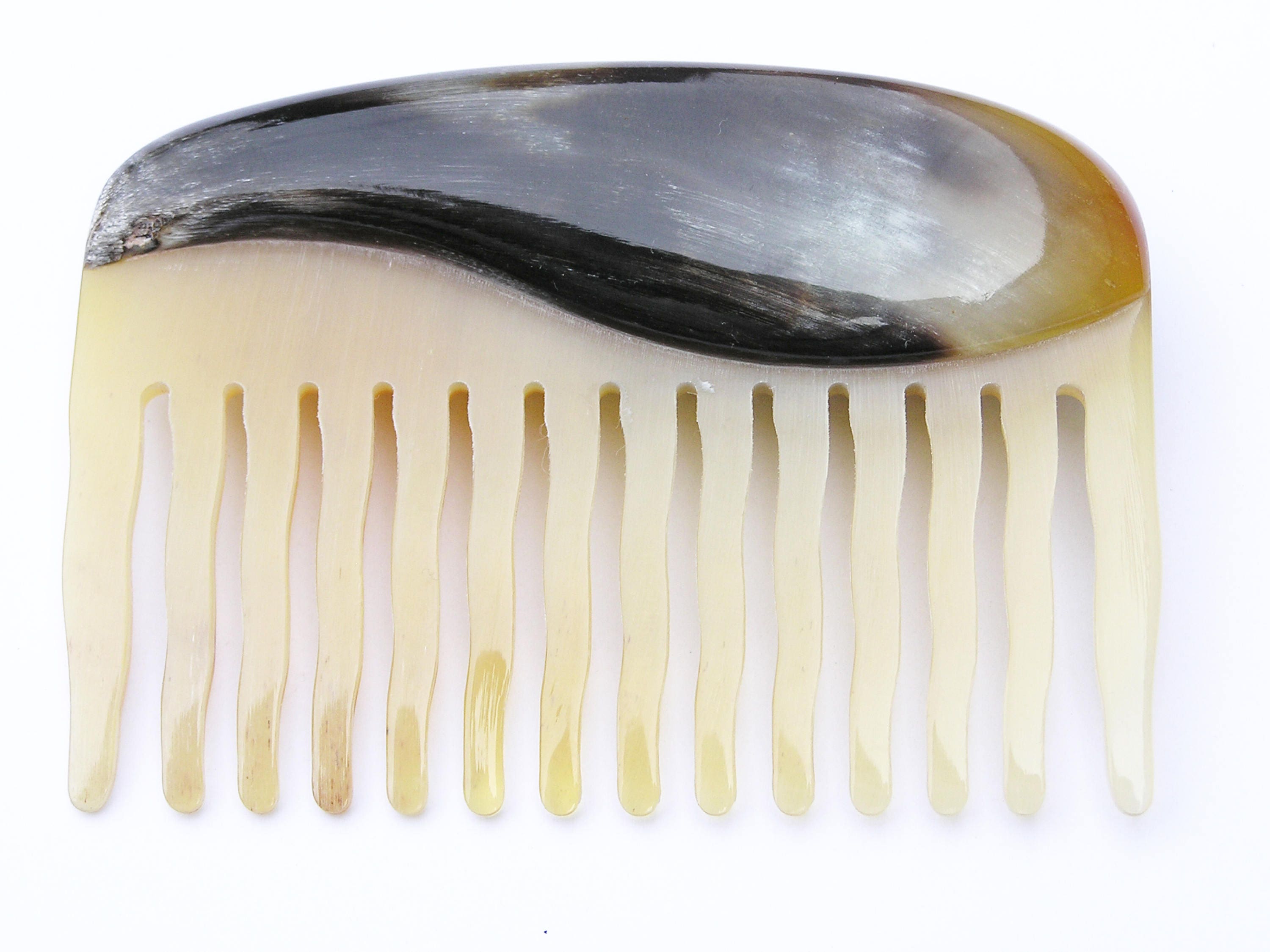 Anti Static Comb Natural Horn Comb | Natural & Organic | Distriburix